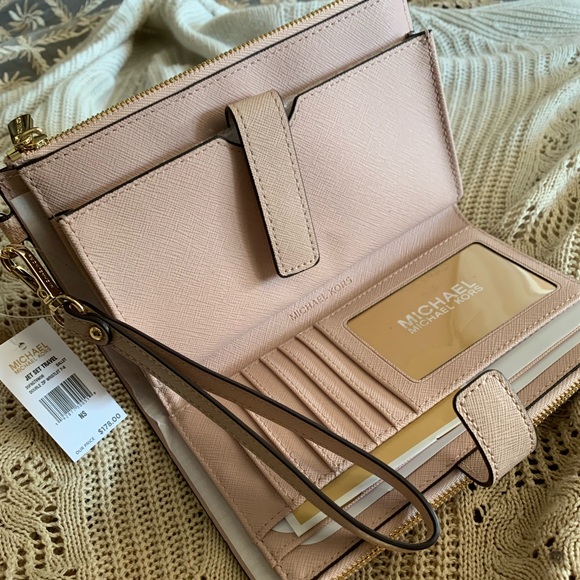 Last one 💕 New MK double zipper wristlet 💞 - Picture 3 of 6